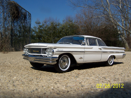 Trumpeters 1960 Pontiac Bonneville front view